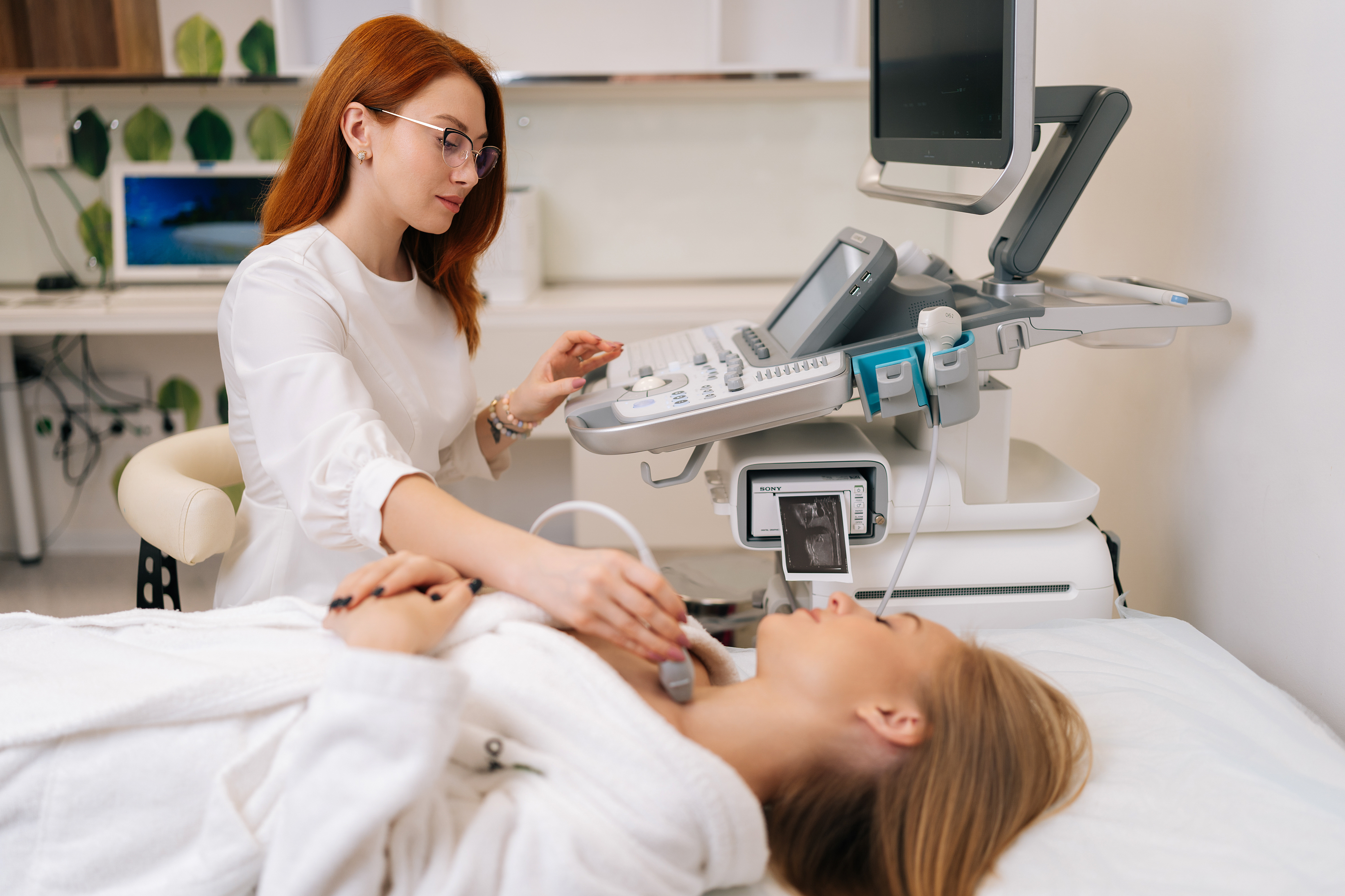 What are Early Warning Signs of Thyroid Problems? 7 Signs to Look For
